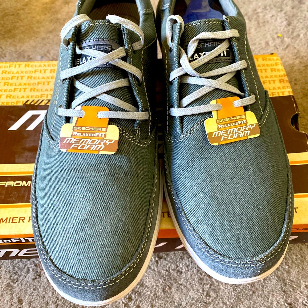 Sketchers memory foam shoes